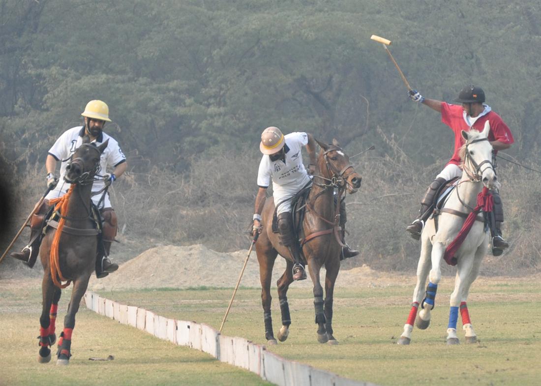 8GoalBentleys Col Navjit Sandhu tackles the ball while IJ Singh races up and across boards Vs PBG